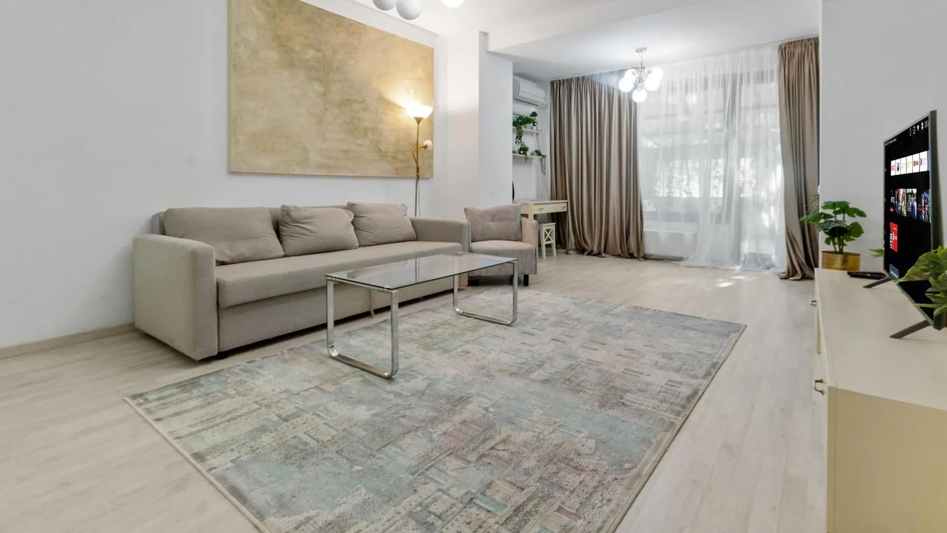 Baneasa Herastrau Apartment With Grand Terrace Bucharest Romania